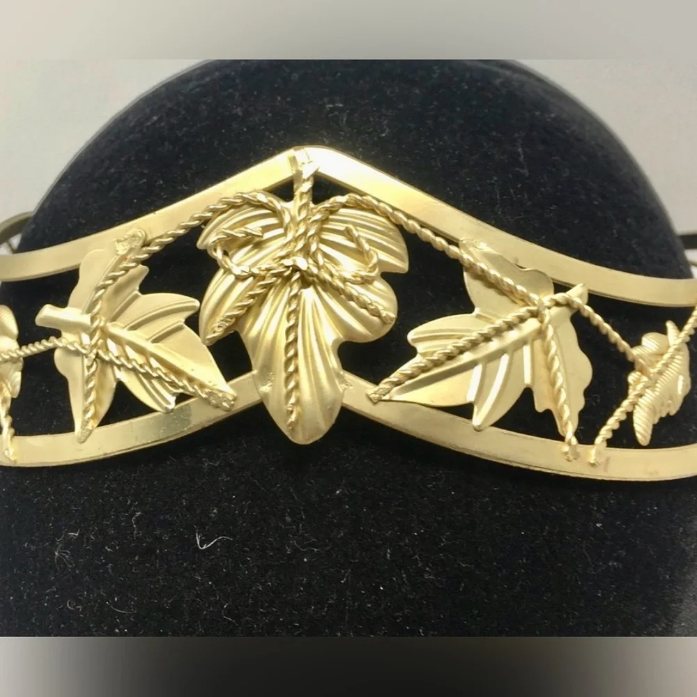 N/A gorgeous gold